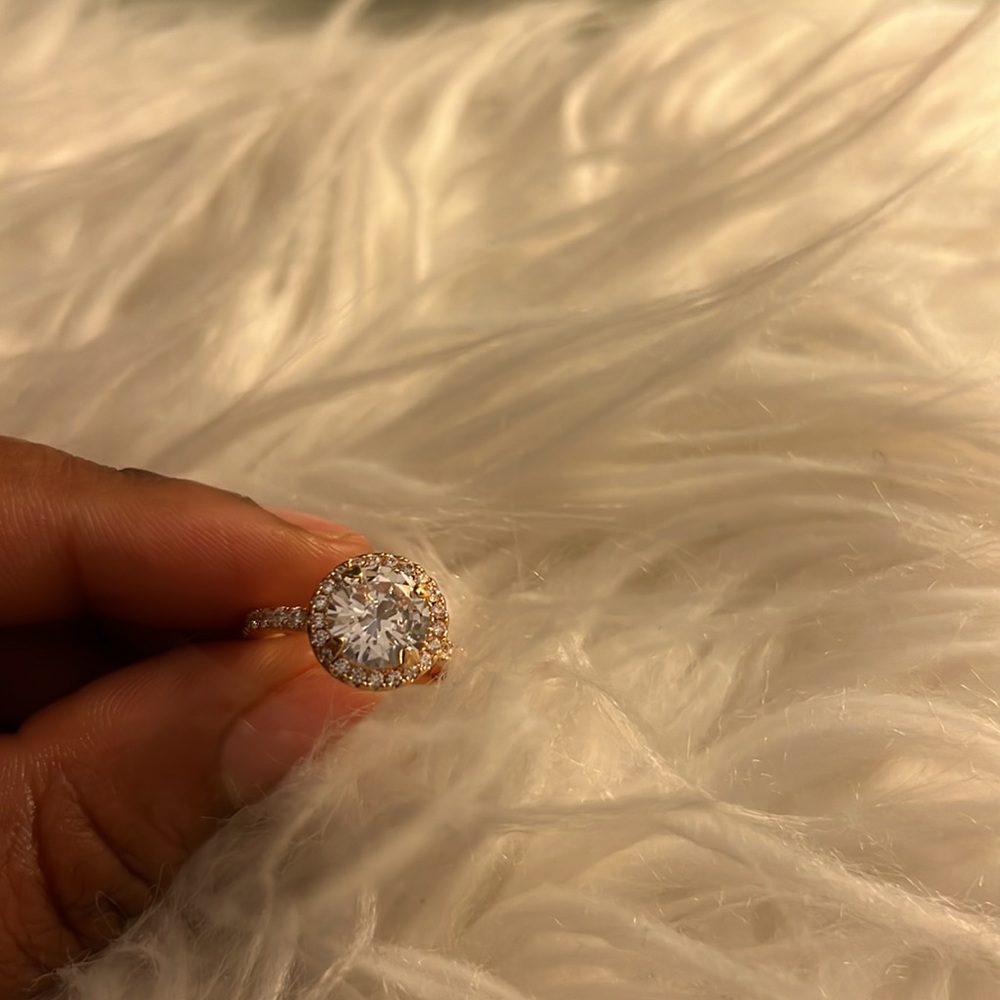 Engagement ring - Picture 7 of 7